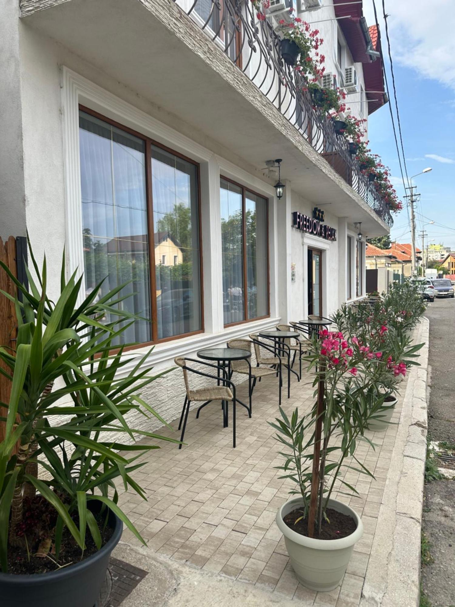 Freedom&Relax Hotel Buzău Exterior foto